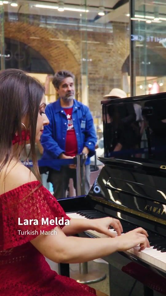 Vertical social film, pianist at St Pancras
